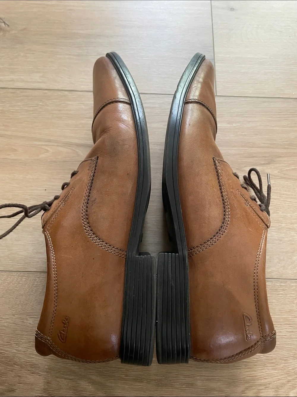 Clarks Men’s 9.5 Tan Leather Cap-Toe Derby Oxfords Dress Work Casual Suit #0023